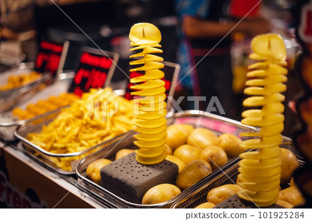 Spiral potatoes in a night street market Spiral potatoes in a night street market 101925284