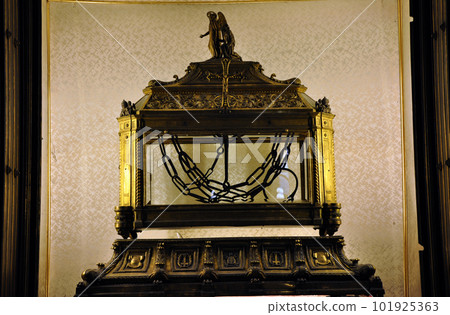 Chains of Saint Peter in San Pietro in Vincoli church 101925363