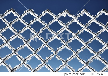 Metallic net covered with hoarfrost. Extreme cold weather concept Metallic net covered with hoarfrost. Extreme cold weather concept 101925373