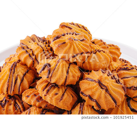 Homemade crunchy cookies with chocolate cream 101925451