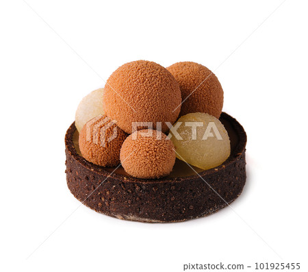chocolate mini tart decorated with chocolate balls 101925455