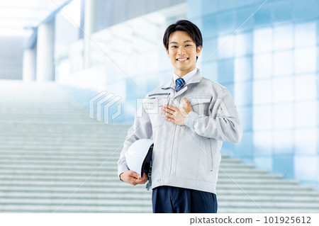 Contractor male work 101925612