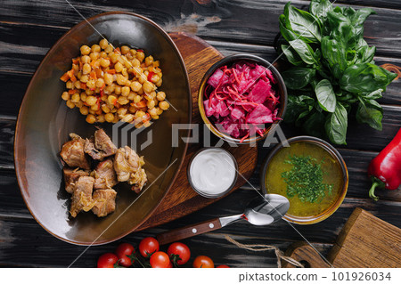 meat with chickpeas and soup - business lunch 101926034