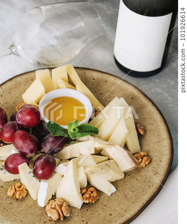 Cheese plate served with wine and honey top view 101926614