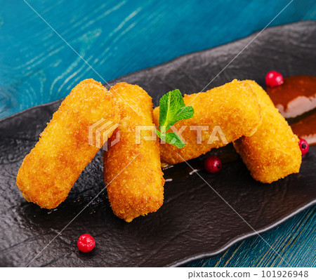 Breaded chicken strips with tomato ketchup 101926948