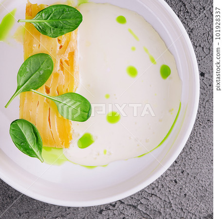 potato gratin in creamy basil sauce potato gratin in creamy basil sauce 101928337