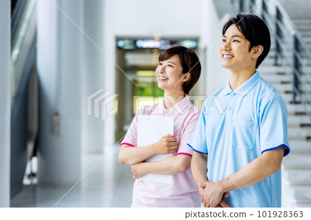 男性和女性照顧者 男性和女性照顧者 101928363