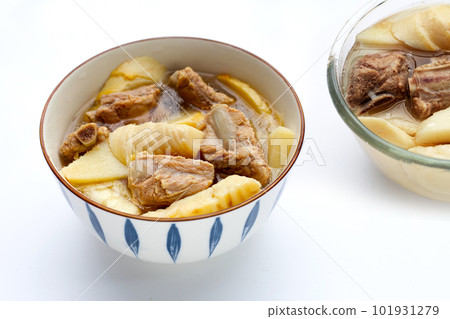 Fresh bamboo shoots with pork ribs soup 101931279