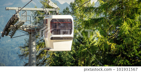 gondola ski lift in mountain ski resort, green forest gondola ski lift in mountain ski resort, green forest 101931567