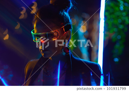 Silhouette of trendy 40 years old business woman in metaverse Silhouette of trendy 40 years old business woman in metaverse 101931799