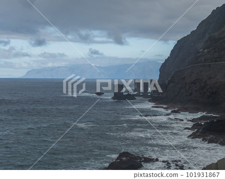 View of Tenerife island and Pescante de Hermigua, concrete pillars and ruins of old port, former loading station for banana tomato export on ocean coast. Hermigua, La Gomera, Canary islands, Spain 101931867