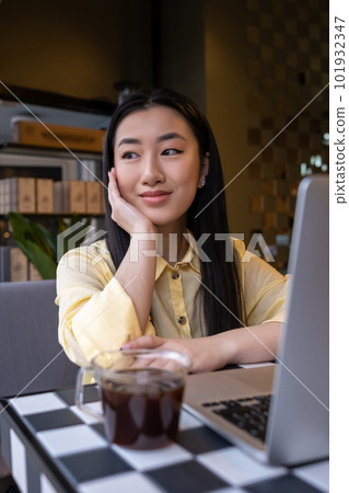 Young remote worker daydreaming in a coffeehouse 101932347