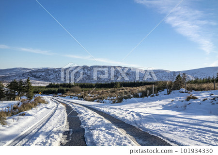 The Muckish gap road in winter - County Donegal, Ireland 101934330
