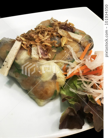 Top view of Thai steamed rice-skin dumplings stuff with shrimp, focus selective Top view of Thai steamed rice-skin dumplings stuff with shrimp, focus selective 101934350