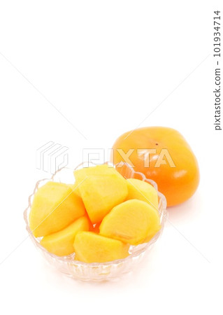 柿子柿子去皮切甜點明亮的背景 101934714