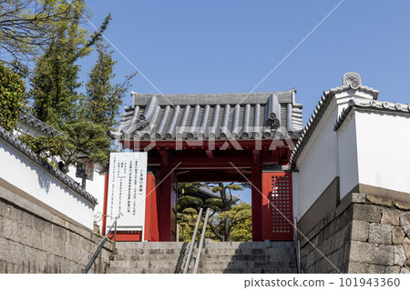 Tennoji, Osaka / Sakamatsuyama Kogakuin Isshinji South Gate (Photographed on April 1, 2023) Tennoji, Osaka / Sakamatsuyama Kogakuin Isshinji South Gate (Photographed on April 1, 2023) 101943360