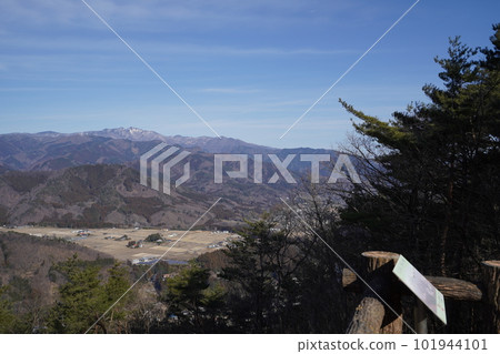 2023 年 1 月 13 日從山頂附近的天文台看到的群馬縣桐生市黑根町 Kojinyama Kesa-maruyama 101944101