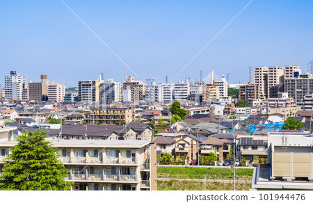 藍天蔓延的郊區住宅區 101944476