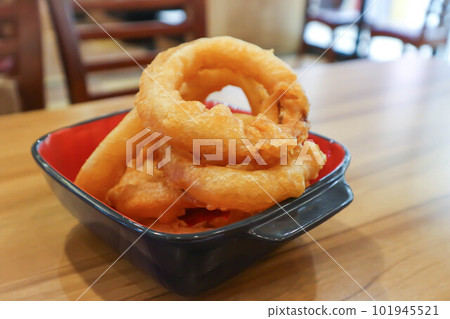 onion ring , fried onion or deep fried onion 101945521