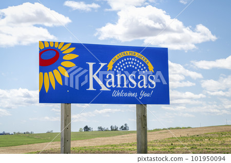 Kansas welcomes you - welcome roadside sign with a popular Latin phrase ad astra per aspera (through hardships to the stars), driving and travel concept Kansas welcomes you - welcome roadside sign with a popular Latin phrase ad astra per aspera (through hardships to the stars), driving and travel concept 101950094