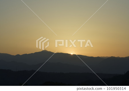 The sun rising in the reddish yellow sky in Hakushu Town, Hokuto City 101950314