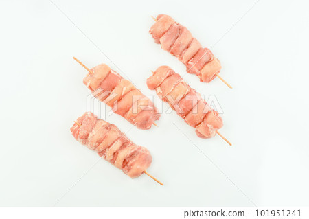 Skewers from raw chicken leg meat without skin for a supermarket on a white background.Food for retail.Chicken skewers.Chicken meat.Procurement for designers. 101951241