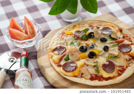 Milanese-style pizza with a thin crust Milanese-style pizza with a thin crust 101951485