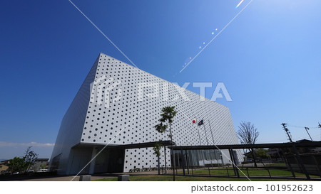 石川縣金澤海見未來圖書館 101952623