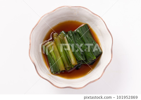 Ascetic Garlic Pickled in Soy Sauce 101952869