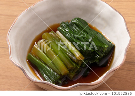 Ascetic Garlic Pickled in Soy Sauce 101952886