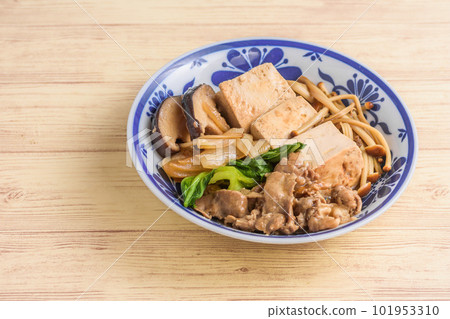 Sukiyaki-style stewed pork Sukiyaki-style stewed pork 101953310