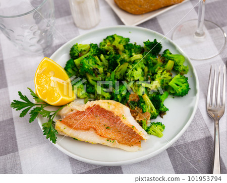 Appetizing fillet of gallineta with broccoli 101953794