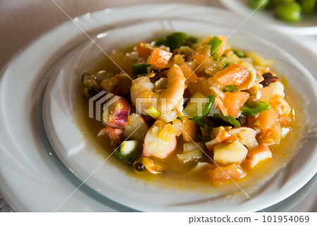 Shellfish cocktail (seafood salpicon) 101954069