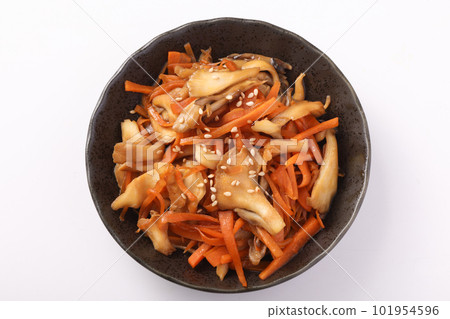 舞茸和胡蘿蔔kinpira 舞茸和胡蘿蔔kinpira 101954596