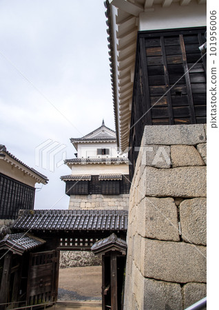 美麗的城堡 松山城小天守閣和一之門 愛媛縣 美麗的城堡 松山城小天守閣和一之門 愛媛縣 101956006
