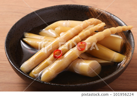 Thin bamboo shoots pickled in soy sauce Thin bamboo shoots pickled in soy sauce 101956224