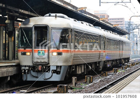 [JR東海]系列Kiha 85“Nanki”（關西本線：名古屋站） 101957608