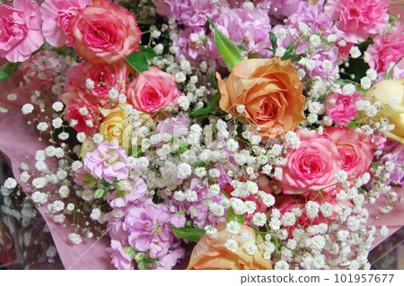 Spring bouquets 101957677