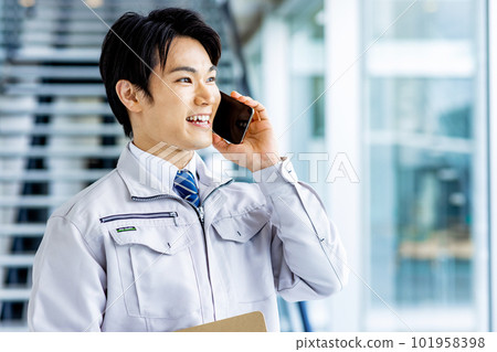 Contractor male work 101958398