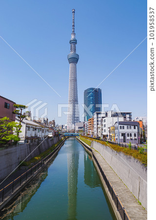 Tokyo Skytree from Jukkenbashi 101958537