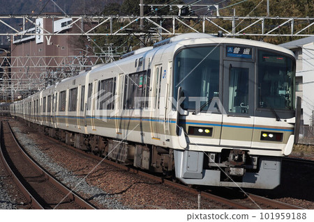 221系12輛進入山崎站 221系12輛進入山崎站 101959188