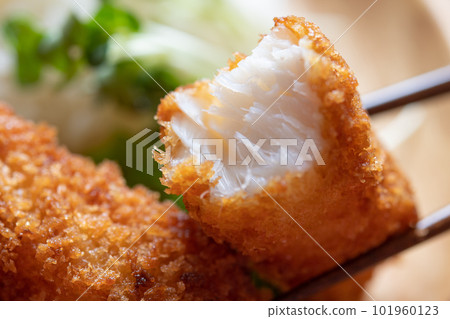 野生比目魚油炸 野生比目魚油炸 101960123
