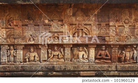 Carvings of Hindu God and Sage on the Parshurameshwara Temple, Bhubaneshwar, Odisha, India. Carvings of Hindu God and Sage on the Parshurameshwara Temple, Bhubaneshwar, Odisha, India. 101960129