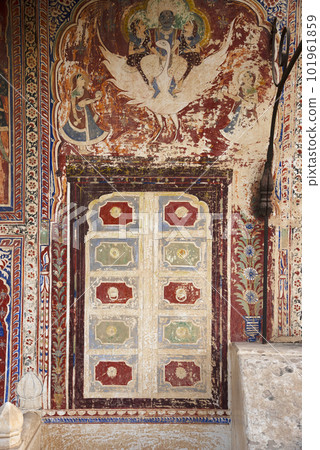 Kamal Morarka Haveli Museum in Shekhawati decorated with painted murals, located in Nawalgarh, Rajasthan, India 101961859