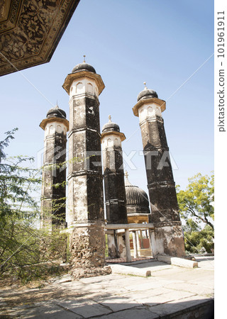 Exteriors of an old water well, located in Mandawa, Shekhawati, Rajasthan, India Exteriors of an old water well, located in Mandawa, Shekhawati, Rajasthan, India 101961911