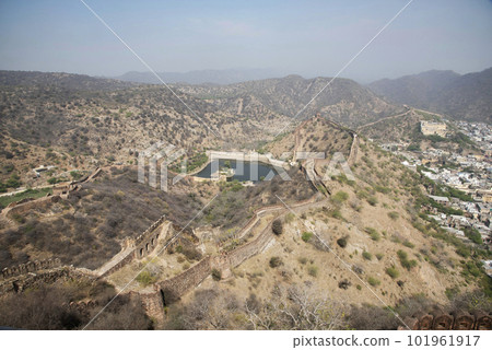 Sagar Lake and fortification wall of Jaigarh Fort located in Jaipur, Rajasthan, India Sagar Lake and fortification wall of Jaigarh Fort located in Jaipur, Rajasthan, India 101961917