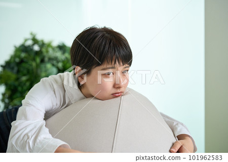 woman with tired expression 101962583