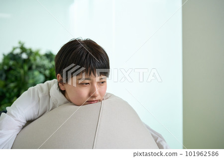 疲倦表情的女人 疲倦表情的女人 101962586