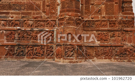 War Scenes and ancient human life Carvings on the Jor Bangla Temple, Bishnupur, West Bengal, India. 101962720