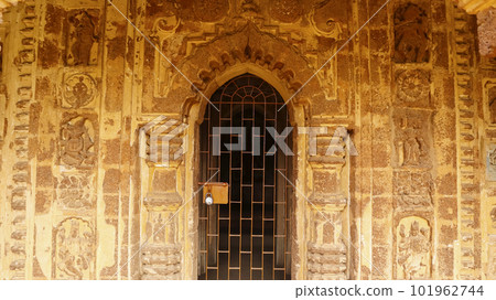 Carvings of Hindu God and Goddess on the Temple of Jor Mandir, Bishnupur, West Bengal, India. Carvings of Hindu God and Goddess on the Temple of Jor Mandir, Bishnupur, West Bengal, India. 101962744